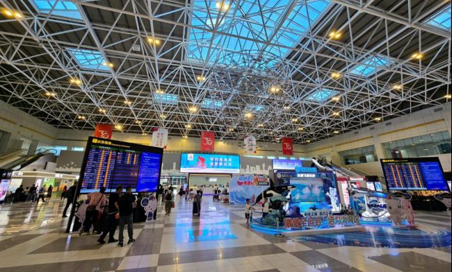 珠海金灣機(jī)場(chǎng)出發(fā)大廳中央LED廣告投放，珠海機(jī)場(chǎng)大屏廣告價(jià)格