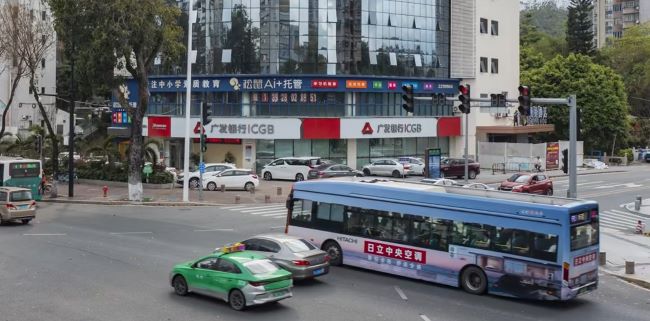 珠海公交外車身巴士車貼廣告投放，珠海公交車身廣告線路價格