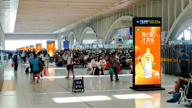 石家莊站高鐵候車(chē)區(qū)LED屏：動(dòng)線節(jié)點(diǎn)的視覺(jué)溝通樞紐