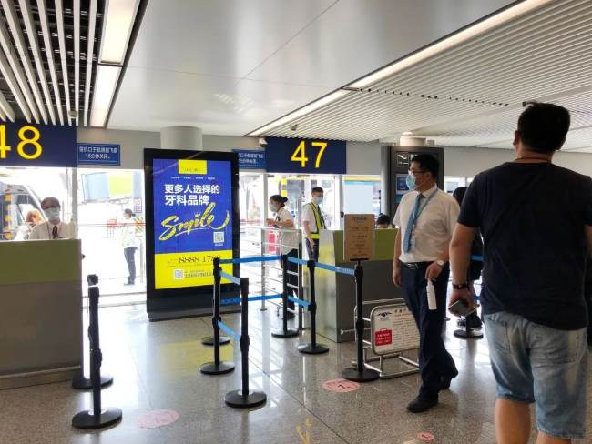 長沙機(jī)場登機(jī)口燈箱套裝：旅客動(dòng)線的精準(zhǔn)觸達(dá)媒介