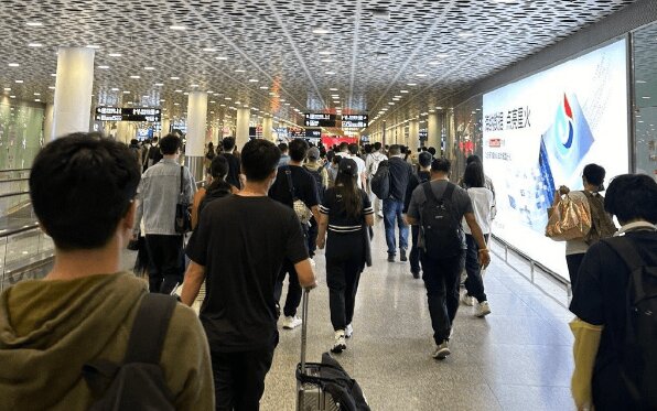 深圳機場春運廣告位價格多少錢？深圳寶安機場到達廣告牌假期返程