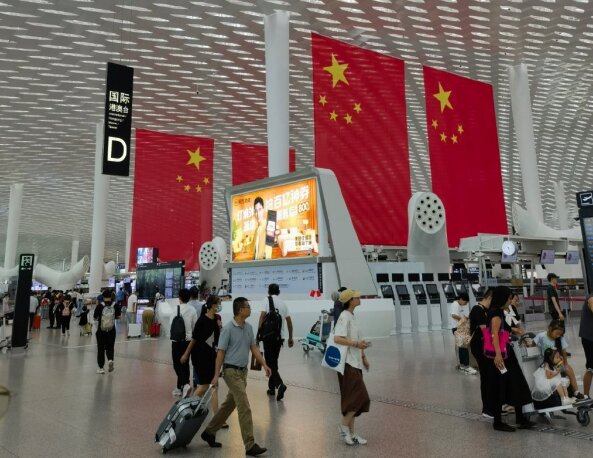 深圳機(jī)場出發(fā)值機(jī)廣告牌旁的大蓮蓬是干啥用的？深圳機(jī)場廣告價(jià)格