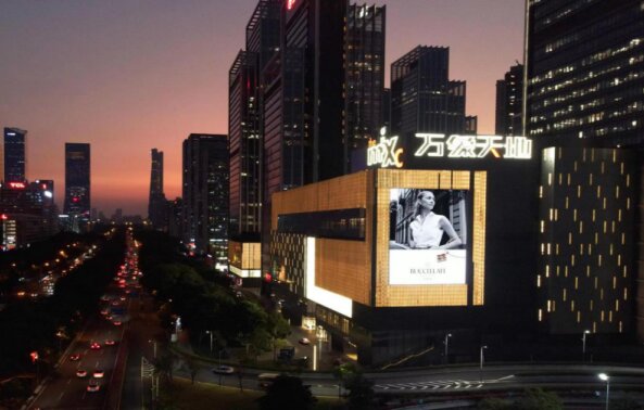 深圳南山萬象天地LED大屏廣告價格多少錢？深圳萬象天地深南大道
