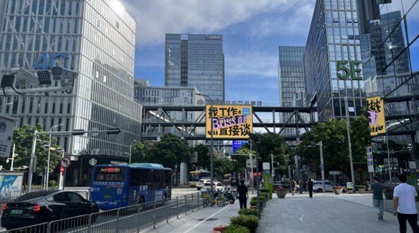 深圳灣軟件產(chǎn)業(yè)園基地LED大屏廣告價(jià)格？深圳南山濱海大道軟基廣告