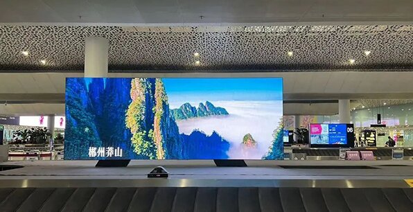 深圳機(jī)場LED大屏廣告價(jià)格多少錢？深圳機(jī)場到達(dá)最具性價(jià)比廣告案例