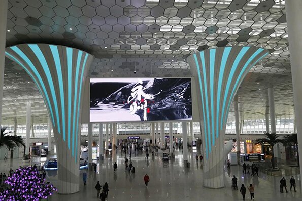 深圳機(jī)場(chǎng)LED大屏廣告價(jià)格多少錢？政府文旅深圳寶安機(jī)場(chǎng)廣告案例