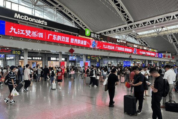 廣州南站候車大廳LED大屏廣告價格收費多少？廣州南高鐵站廣告案例