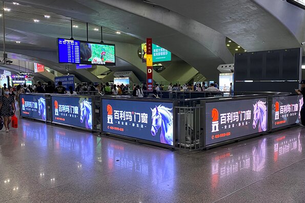 廣州南站一層地鐵口換乘最醒目廣告位？廣州南圍擋LED屏廣告價(jià)格