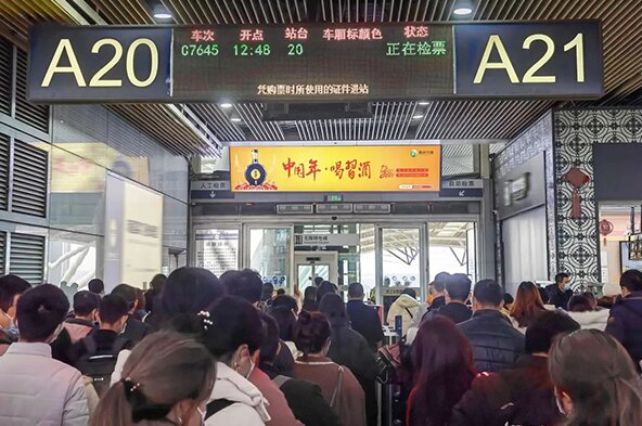 廣州南站出發(fā)檢票口26塊LED廣告價(jià)格多少錢？26個(gè)檢票口全覆蓋