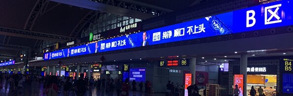 廣州南站最大LED大屏廣告價(jià)格？食品快消廣州南站廣告案例