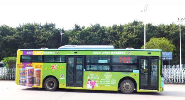 東莞公交車身廣告價(jià)格是多少？東莞公交車廣告快消食品案例，東莞公交廣告效果怎么樣？