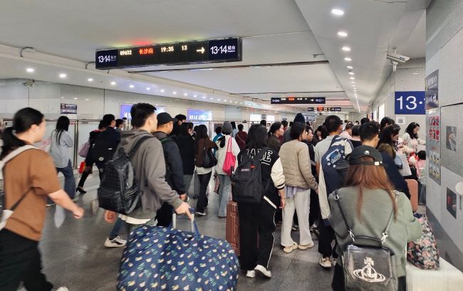 長株潭城際長沙站通道燈箱廣告的客流觸達(dá)價值