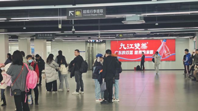 12㎡的視覺焦點(diǎn)：解析佛山機(jī)場(chǎng)到達(dá)通廊燈箱的傳播力