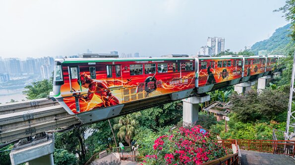 重慶地鐵廣告案例，院線電影重慶地鐵外包車(chē)廣告，重慶網(wǎng)紅地鐵廣告效果怎么樣？