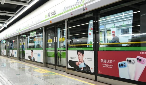 榮耀500手機-貴陽地鐵廣告