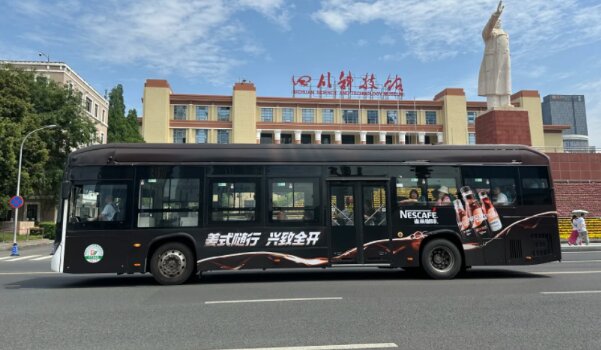 雀巢咖啡-成都公交車廣告