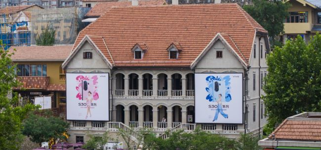 面向千萬級游客的武漢曇華林藝術(shù)中心高位燈箱廣告投放策略