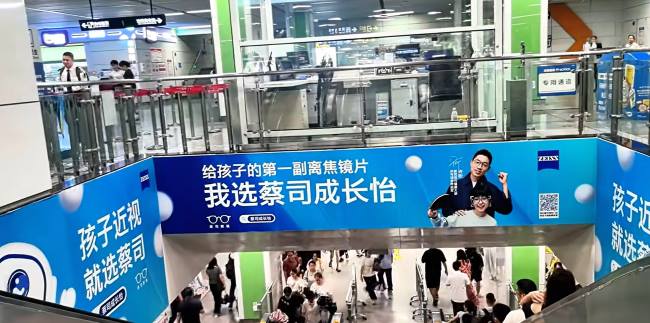 南寧核心商圈地鐵站扶梯墻貼廣告的客流質(zhì)量與場(chǎng)景