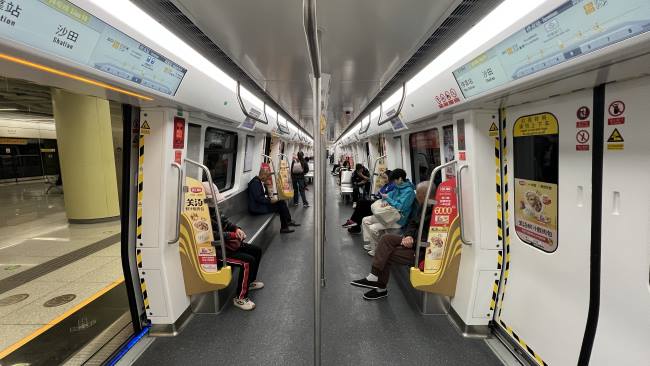 深圳地鐵品牌內(nèi)包車廣告